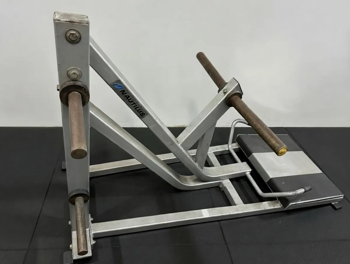 Nautilus T-Bar Row – Model F2TBR (Commercial) - Image 1