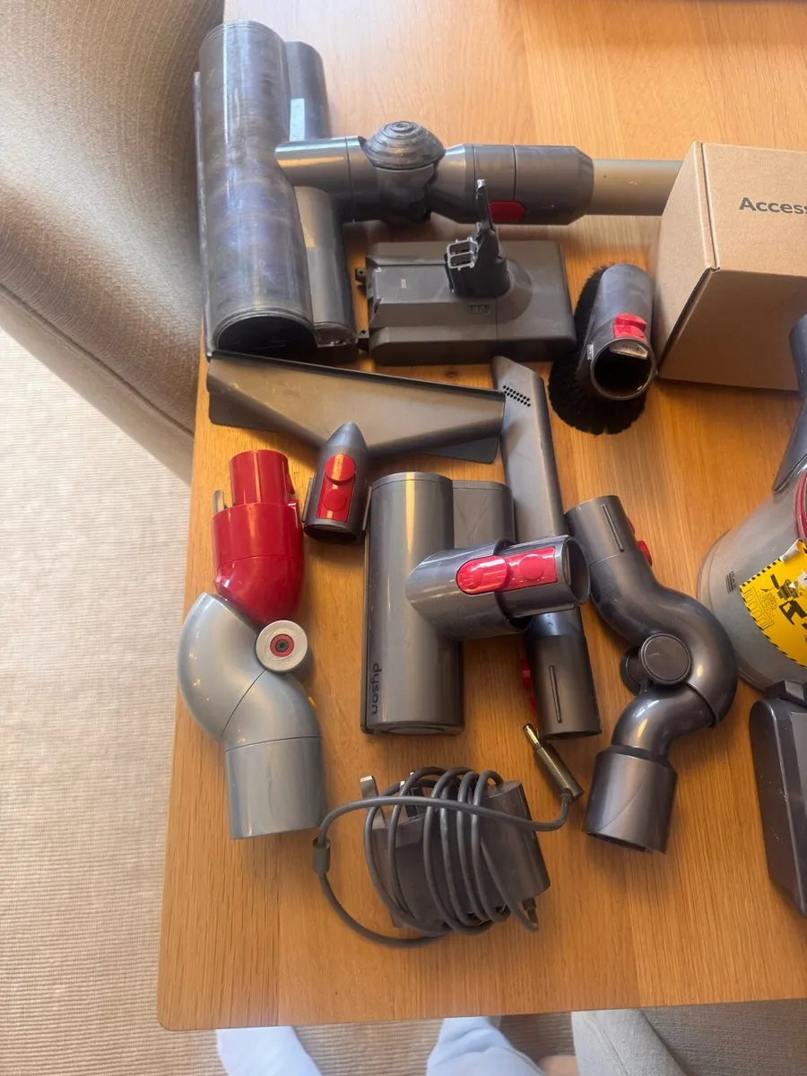 Dyson V8 Animal - Image 1
