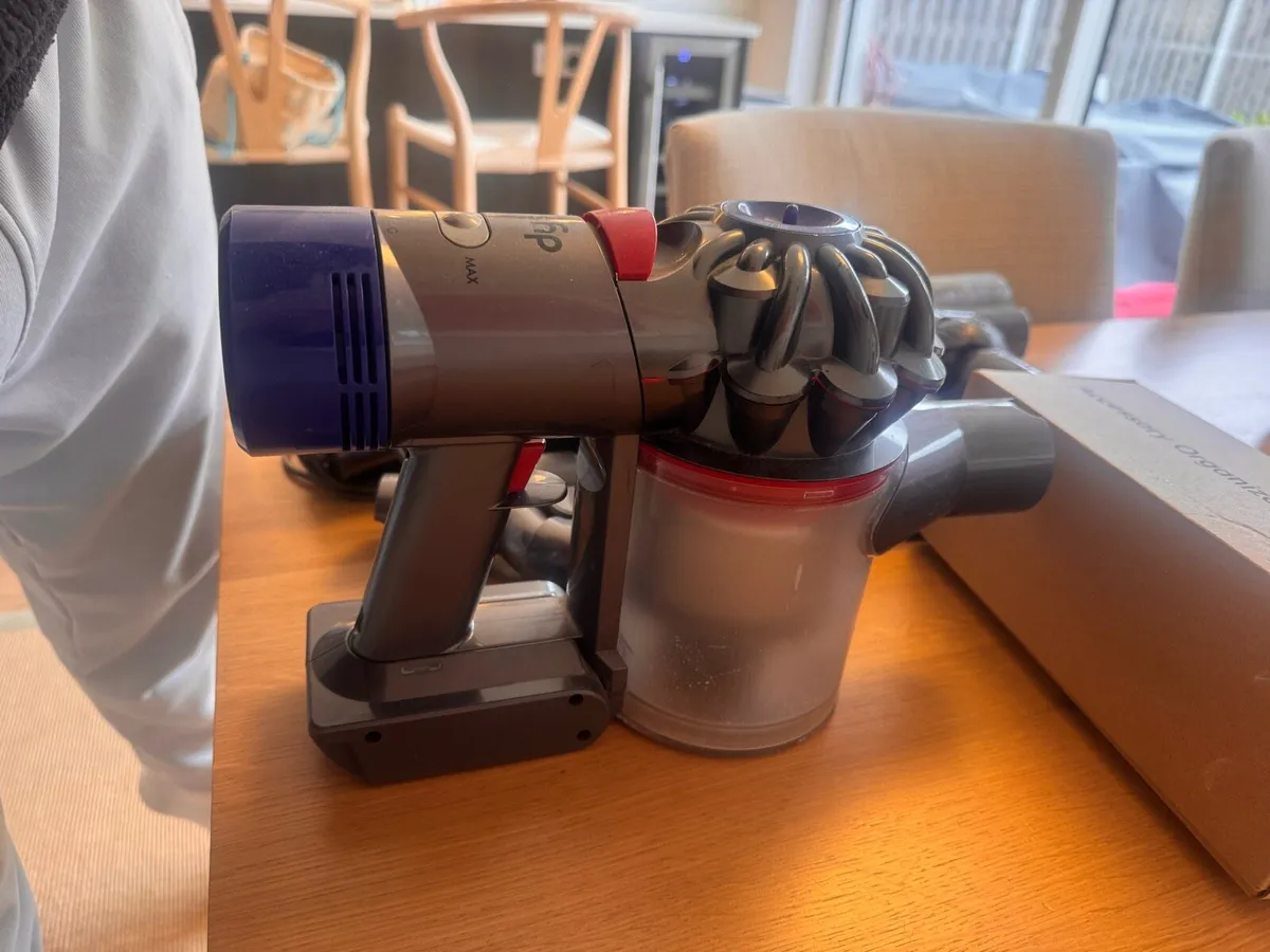 Dyson V8 Animal - Image 3
