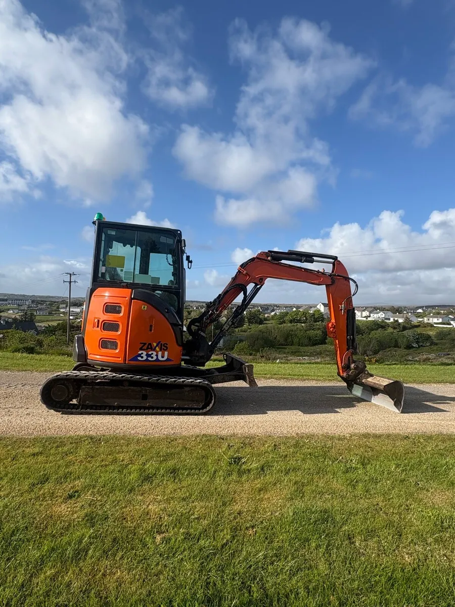 2019 hitachi 33u - Image 2