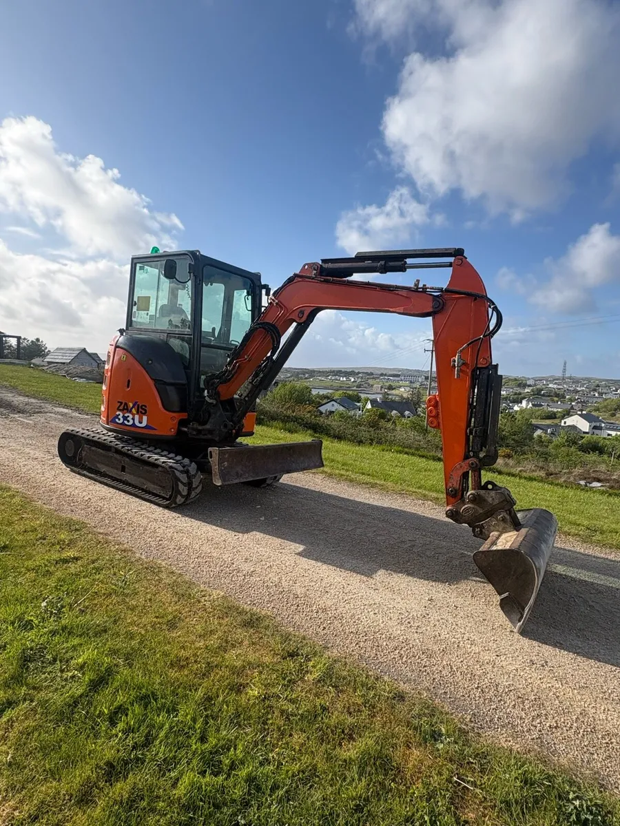 2019 hitachi 33u - Image 3