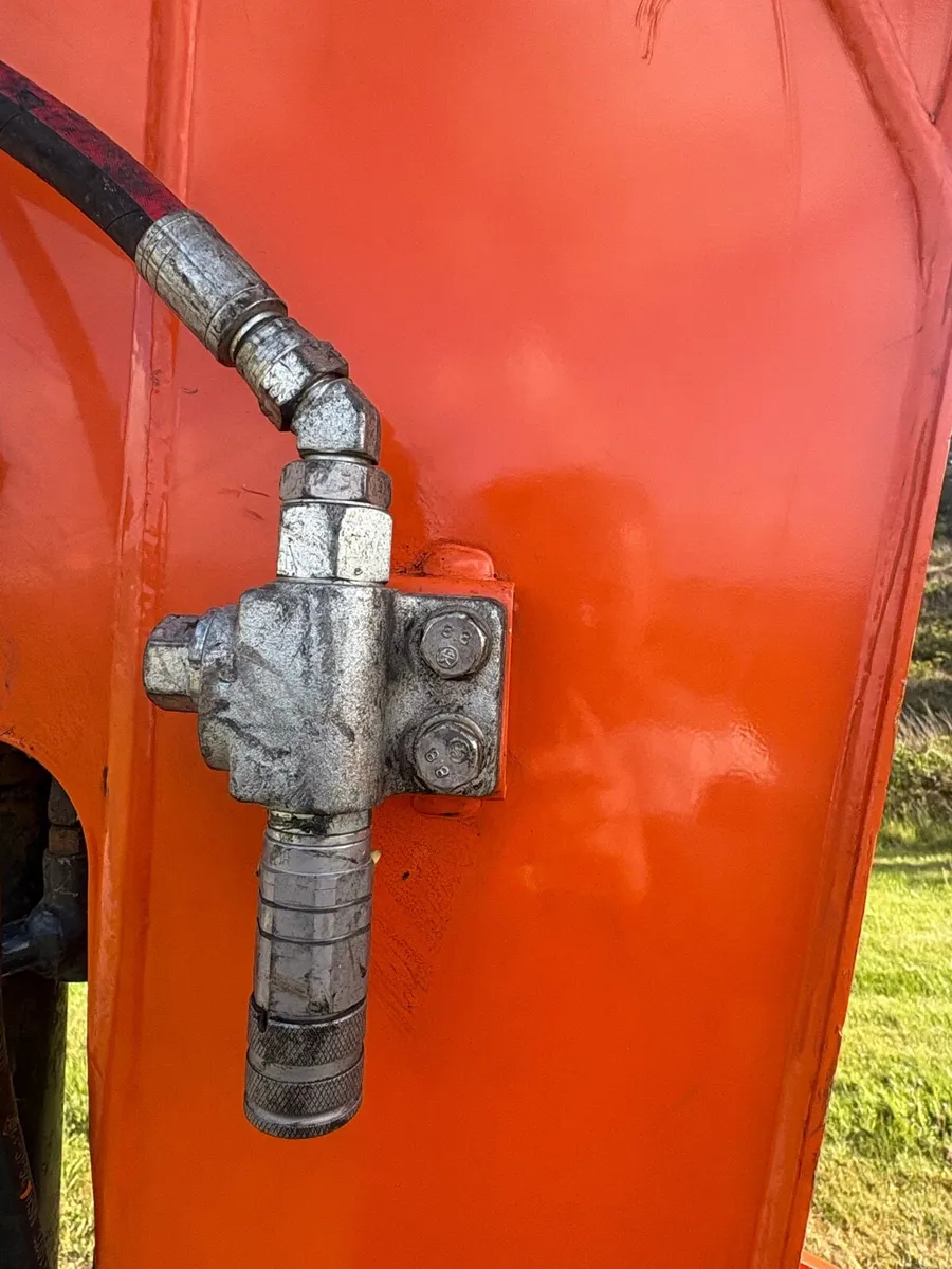 2019 hitachi 33u - Image 4