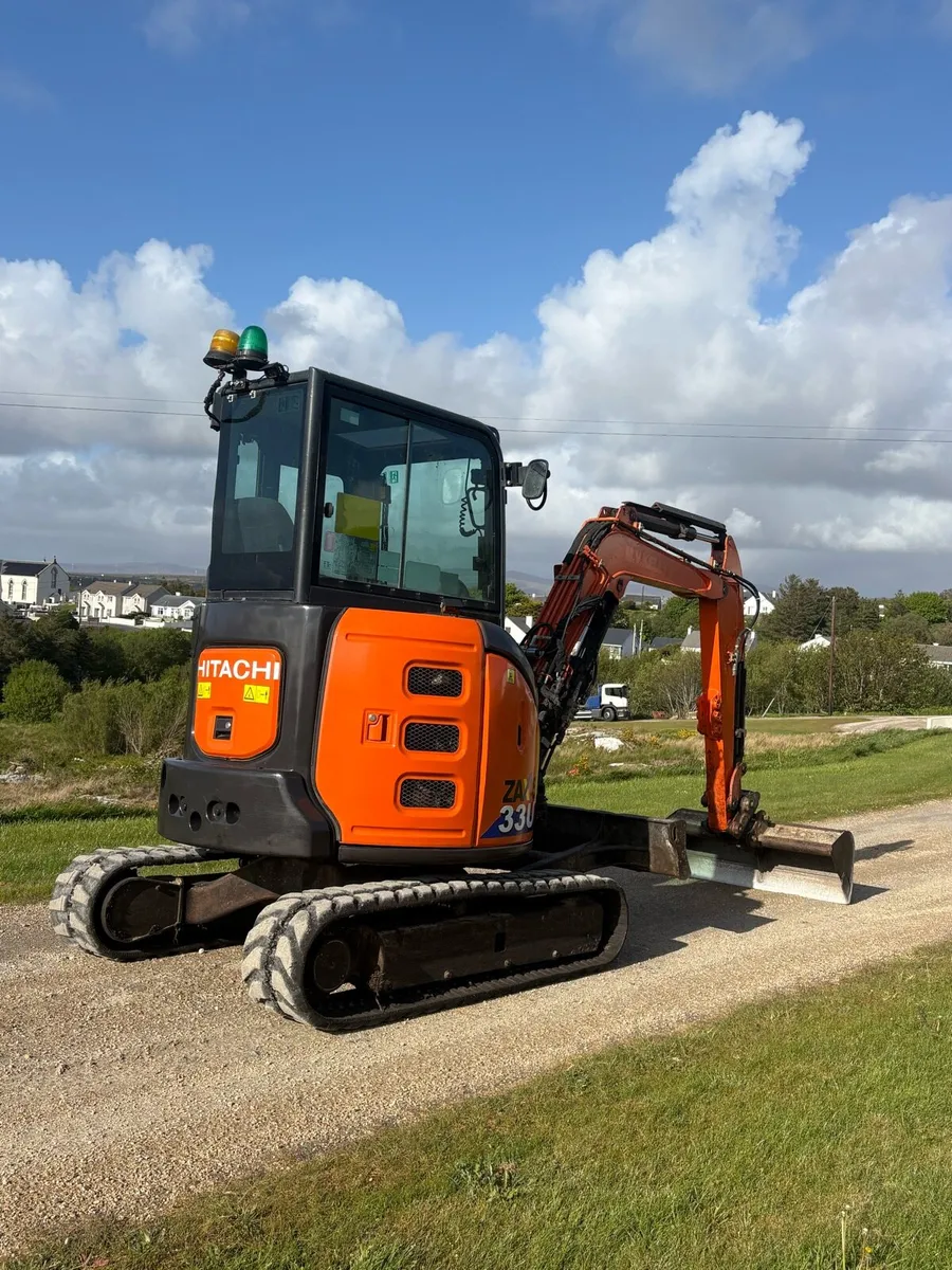 2019 hitachi 33u - Image 1