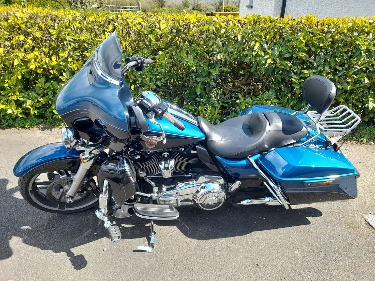 HARLEY DAVIDSON Street Glide 2018 - Image 1