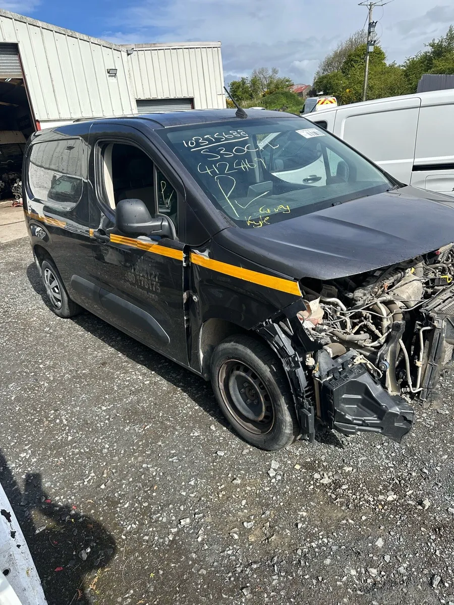 2021 Citroen berlingo 1.5 for breaking only - Image 3