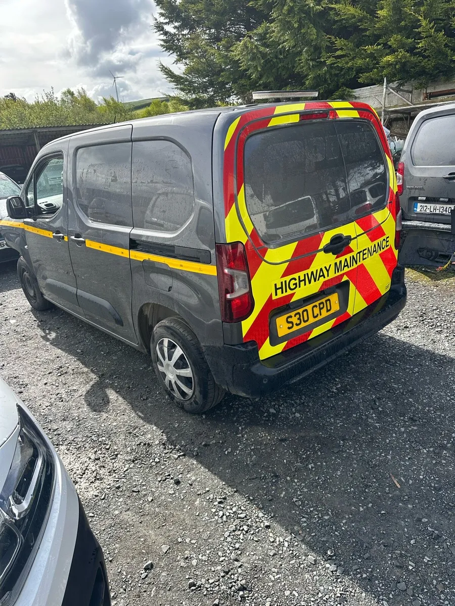 2021 Citroen berlingo 1.5 for breaking only - Image 1