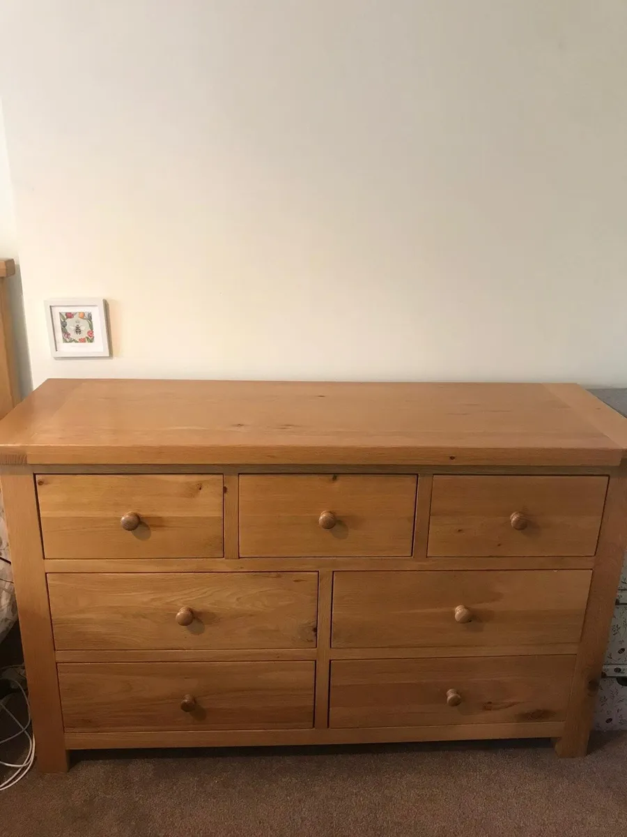 Solid oak bedroom piece in good condition
