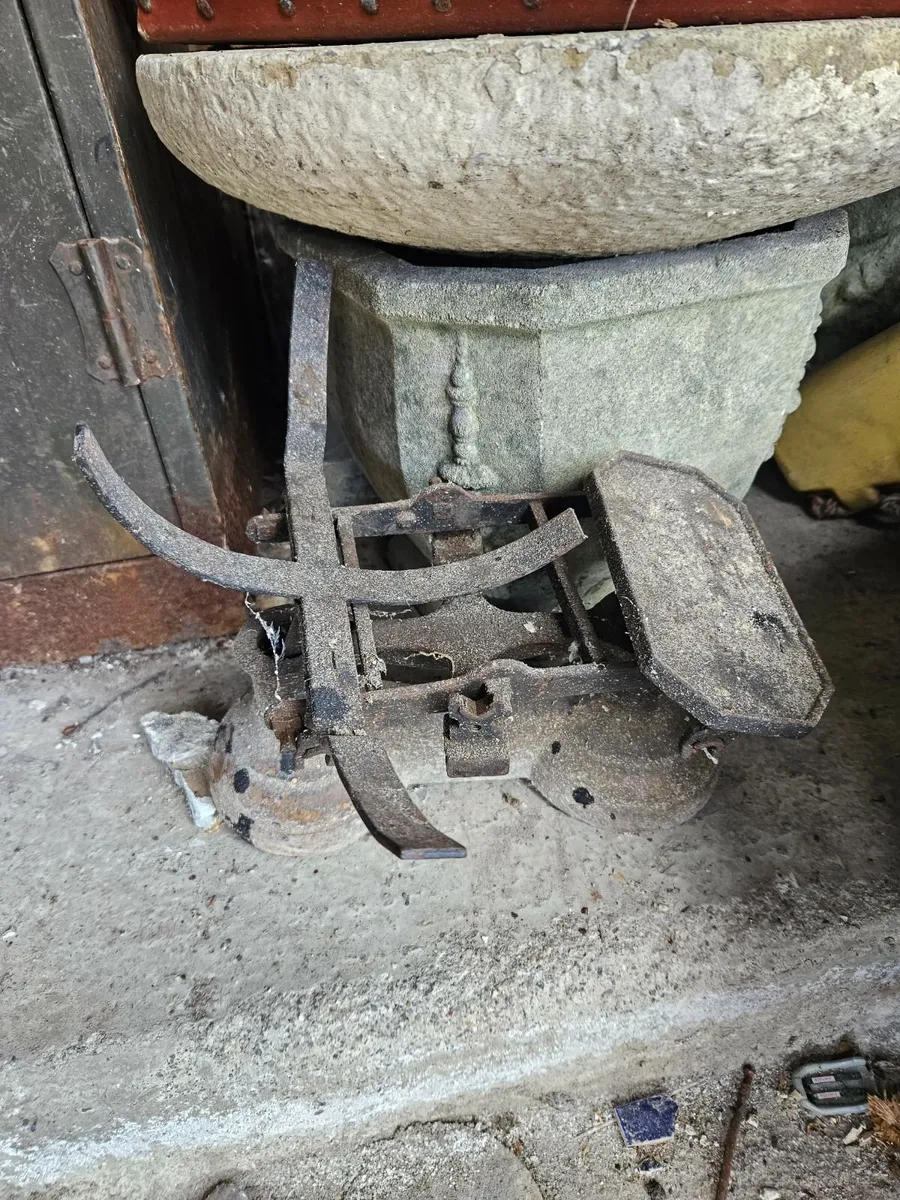 Vintage Cast Iron Weighing Scales - Image 1