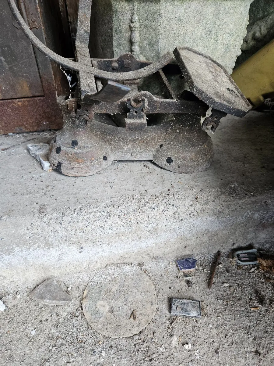 Vintage Cast Iron Weighing Scales - Image 2