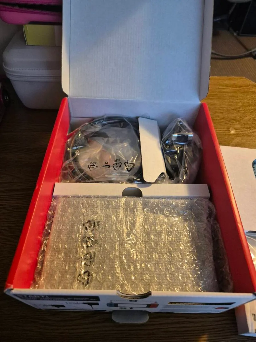 Nintendo switch V2 NEW - Image 3