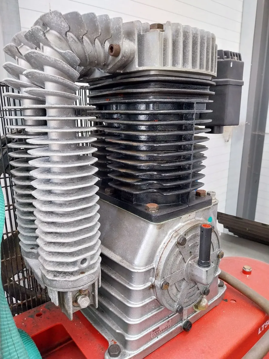 Industrial Compressor 500L 3phase and air dryer - Image 3