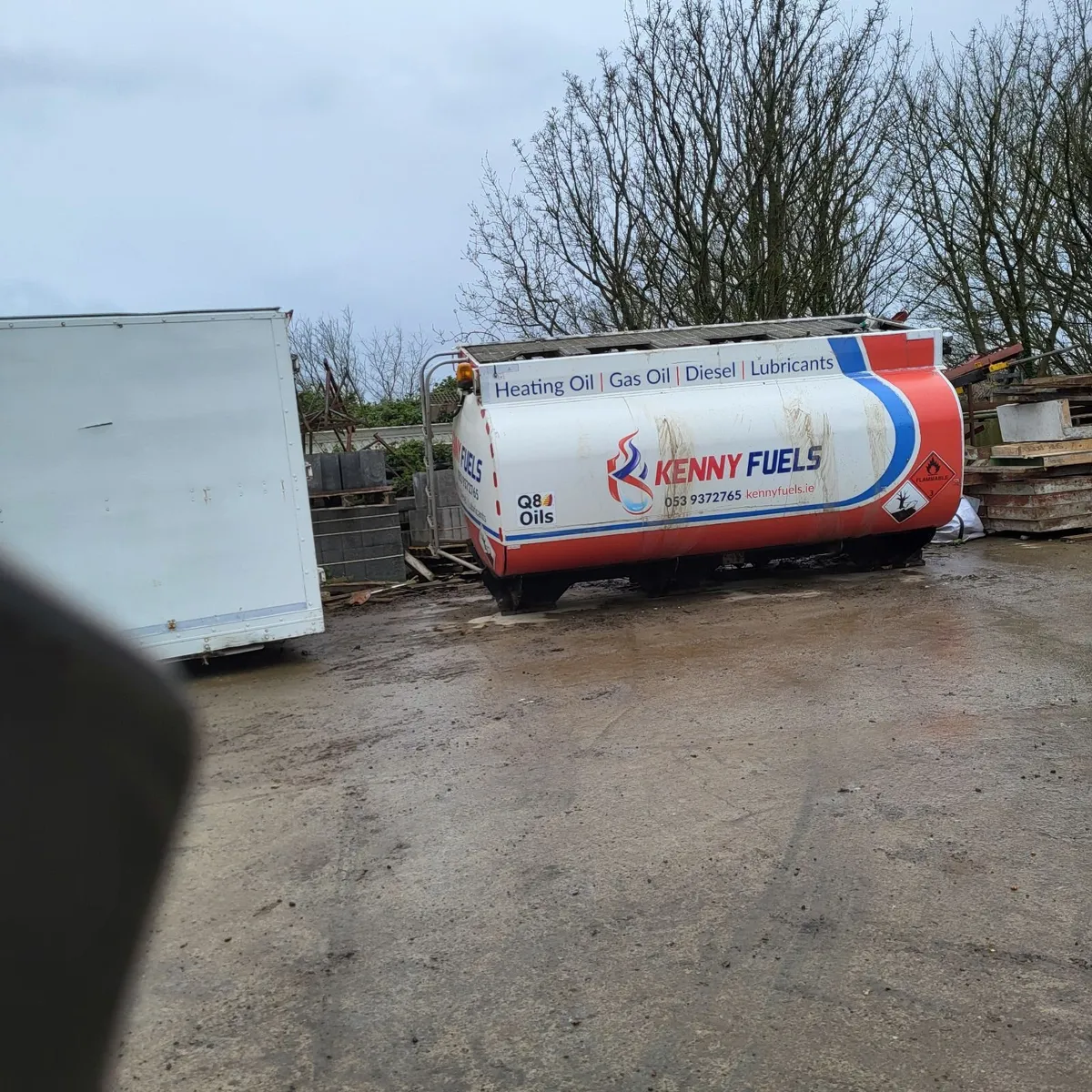 Oil tank