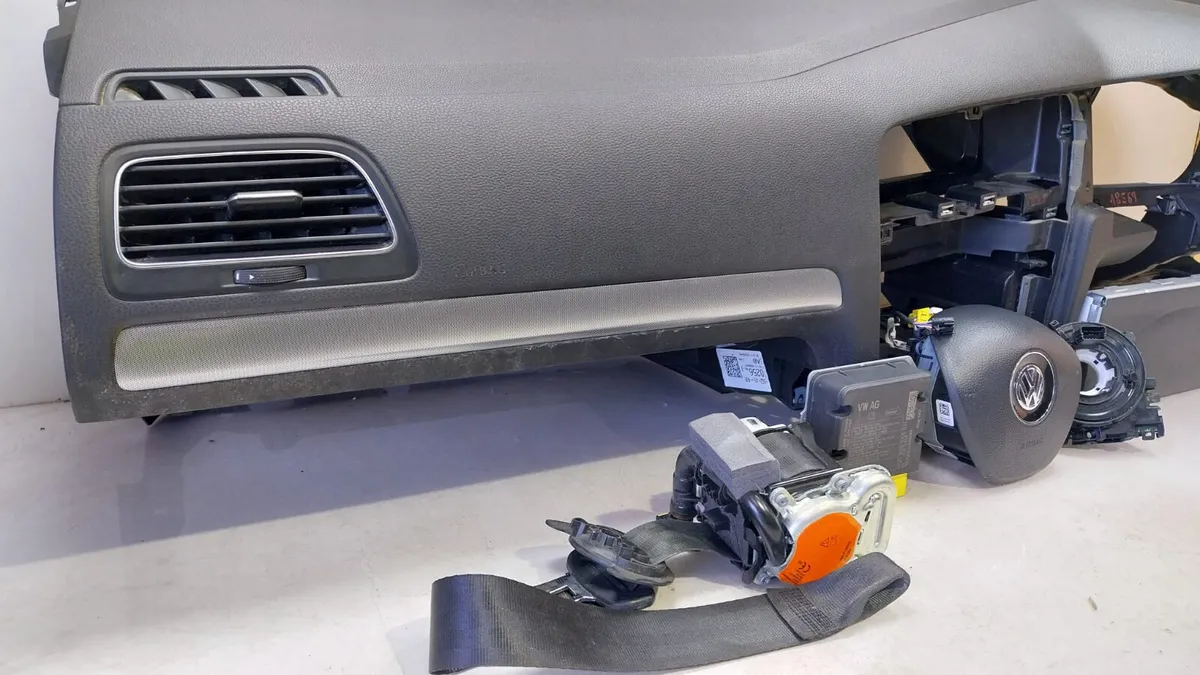 2018 Volkswagen Golf Air Bag Set - Image 2