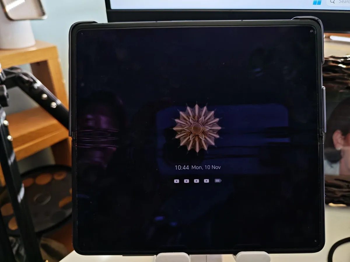 Honor Magic V2 512GB 16GB RAM - Image 1