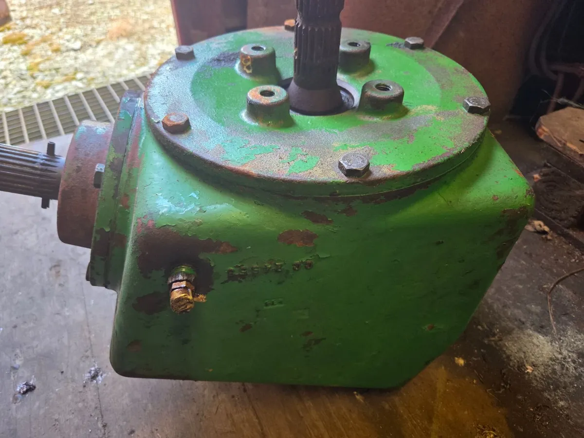 J/D main gear box - Image 1