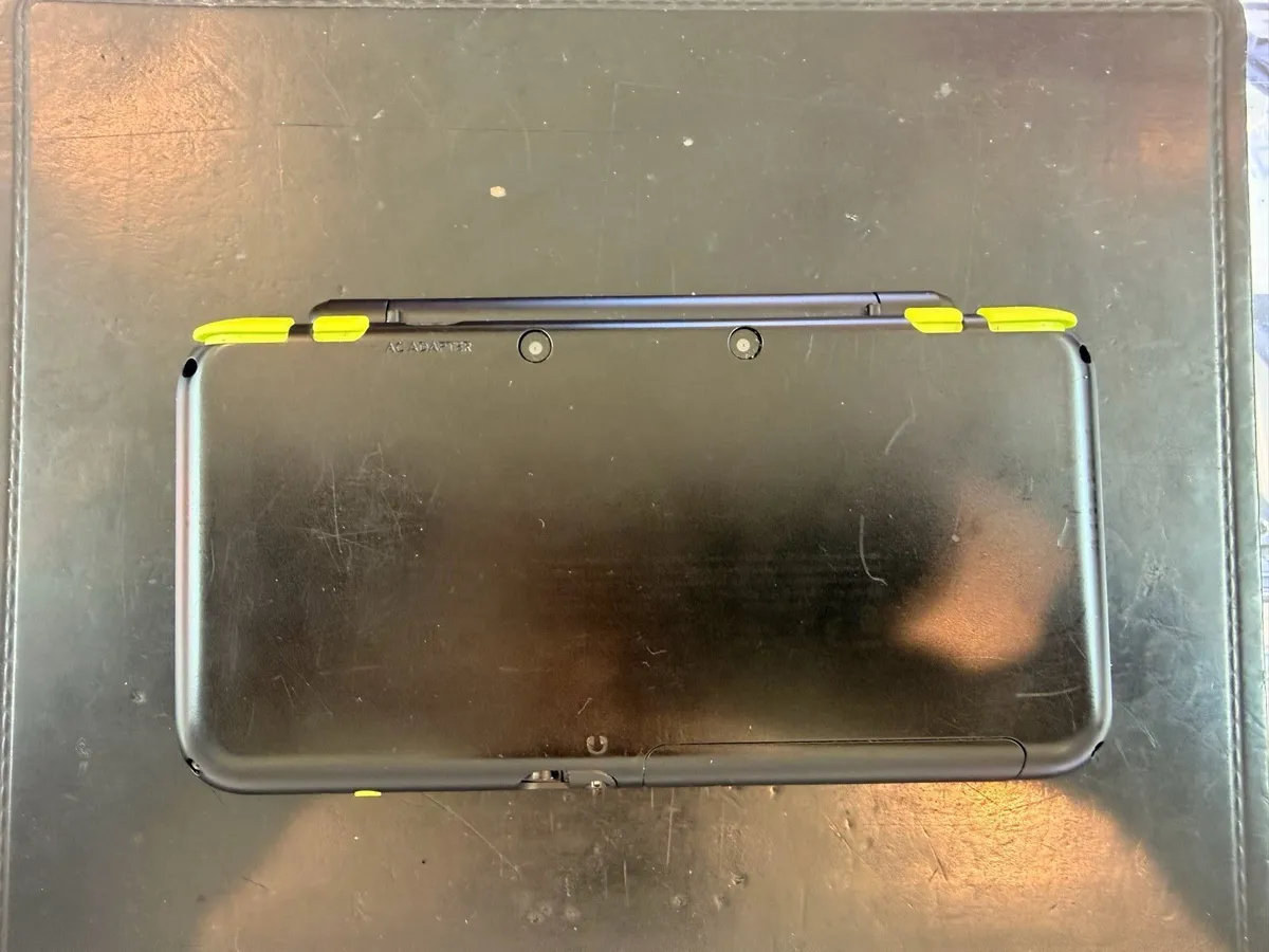 Nintendo 2DS XL - Image 2