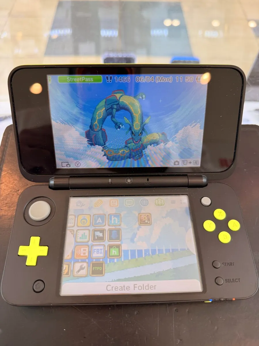 Nintendo 2DS XL - Image 3