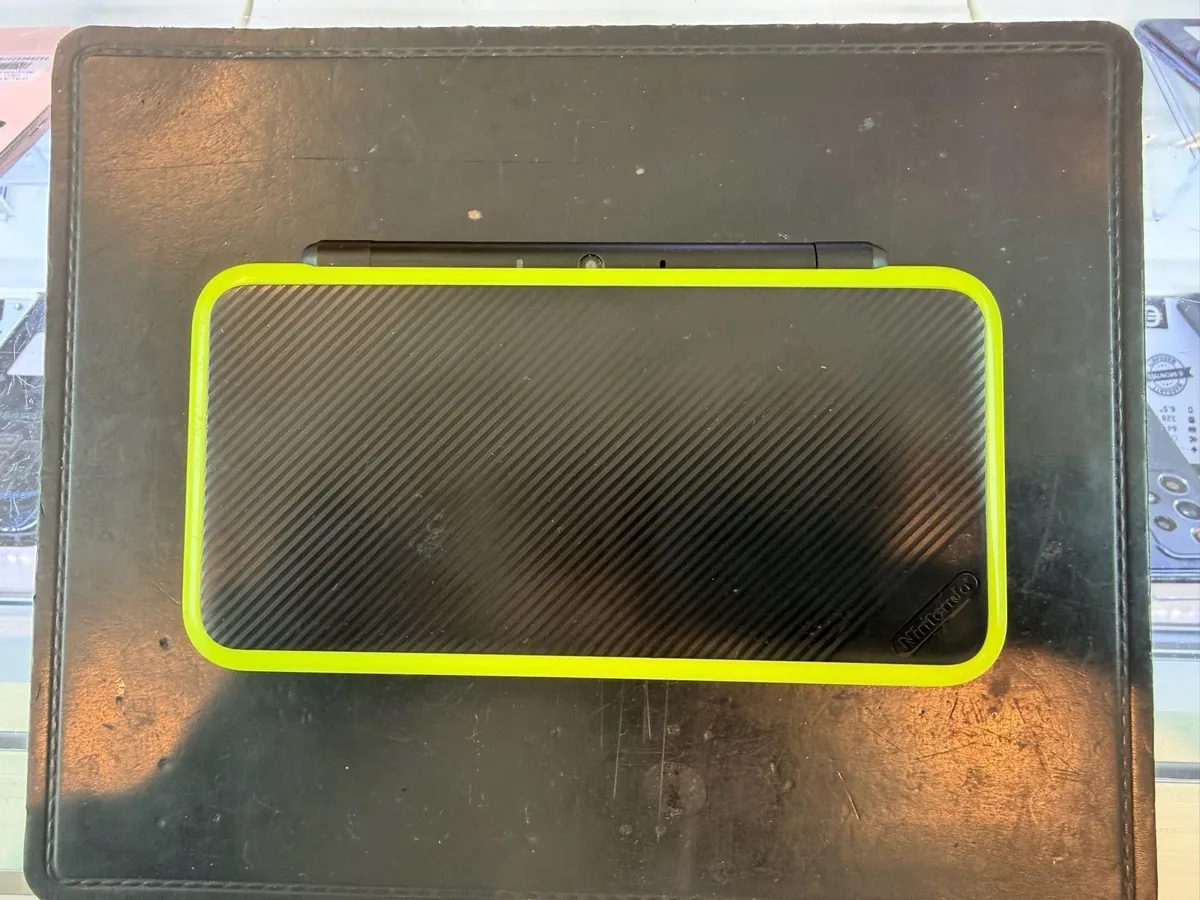 Nintendo 2DS XL - Image 4