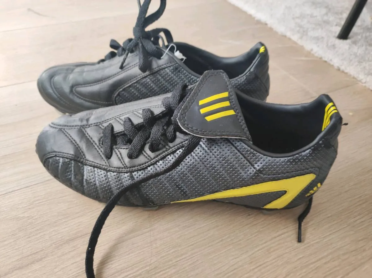 Sports shoes - Image 3