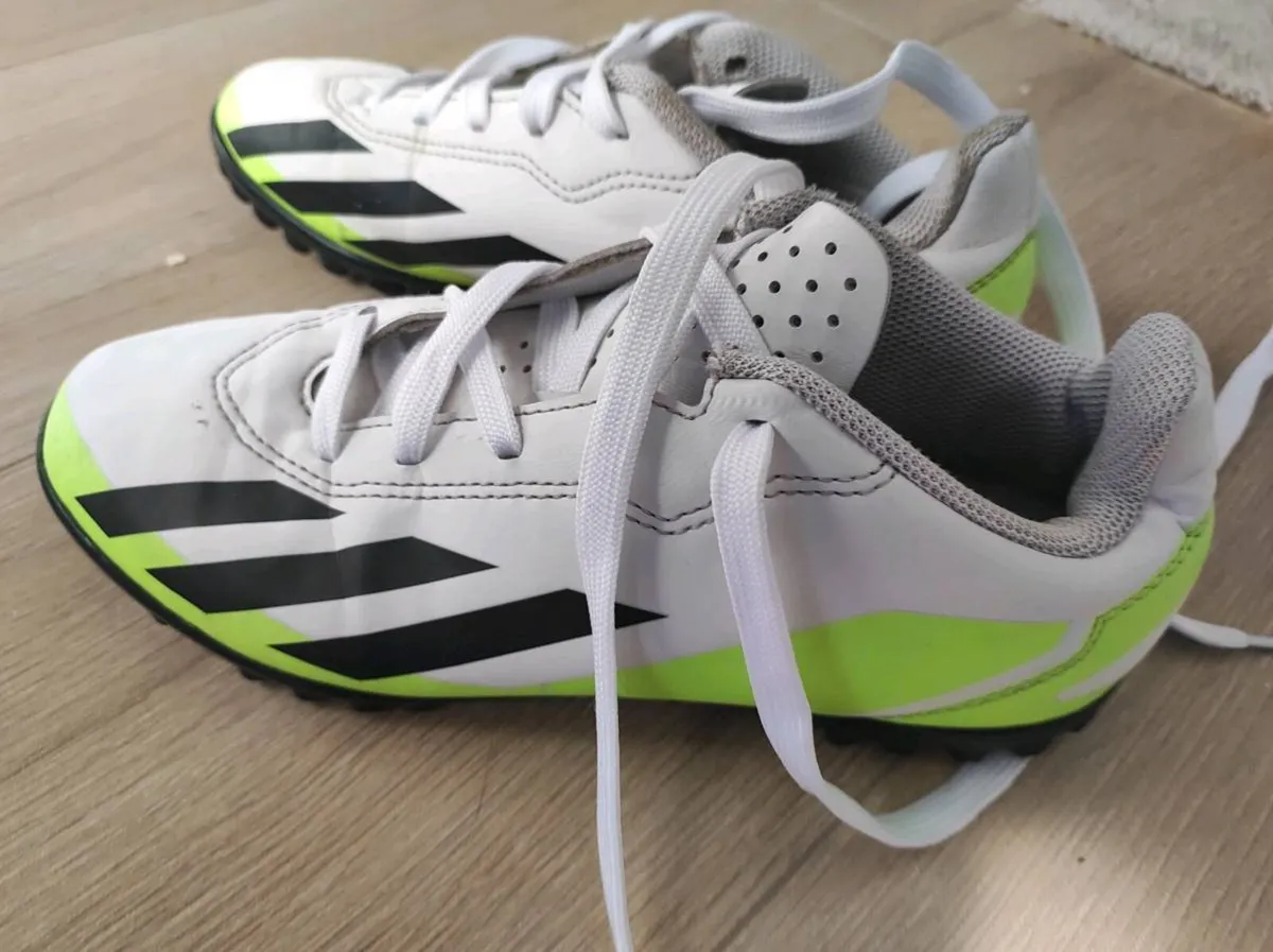 Sports shoes - Image 4