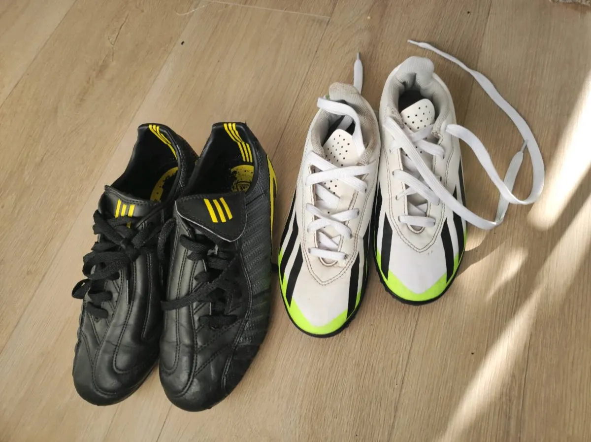Sports shoes - Image 1
