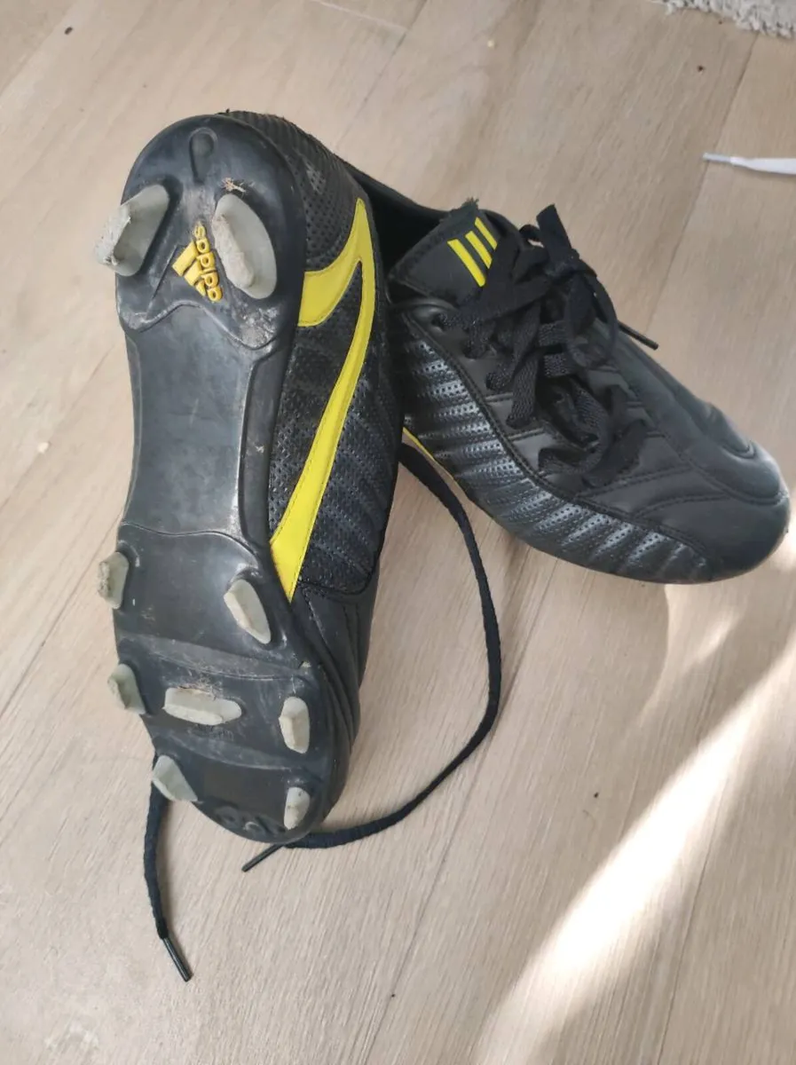 Sports shoes - Image 2