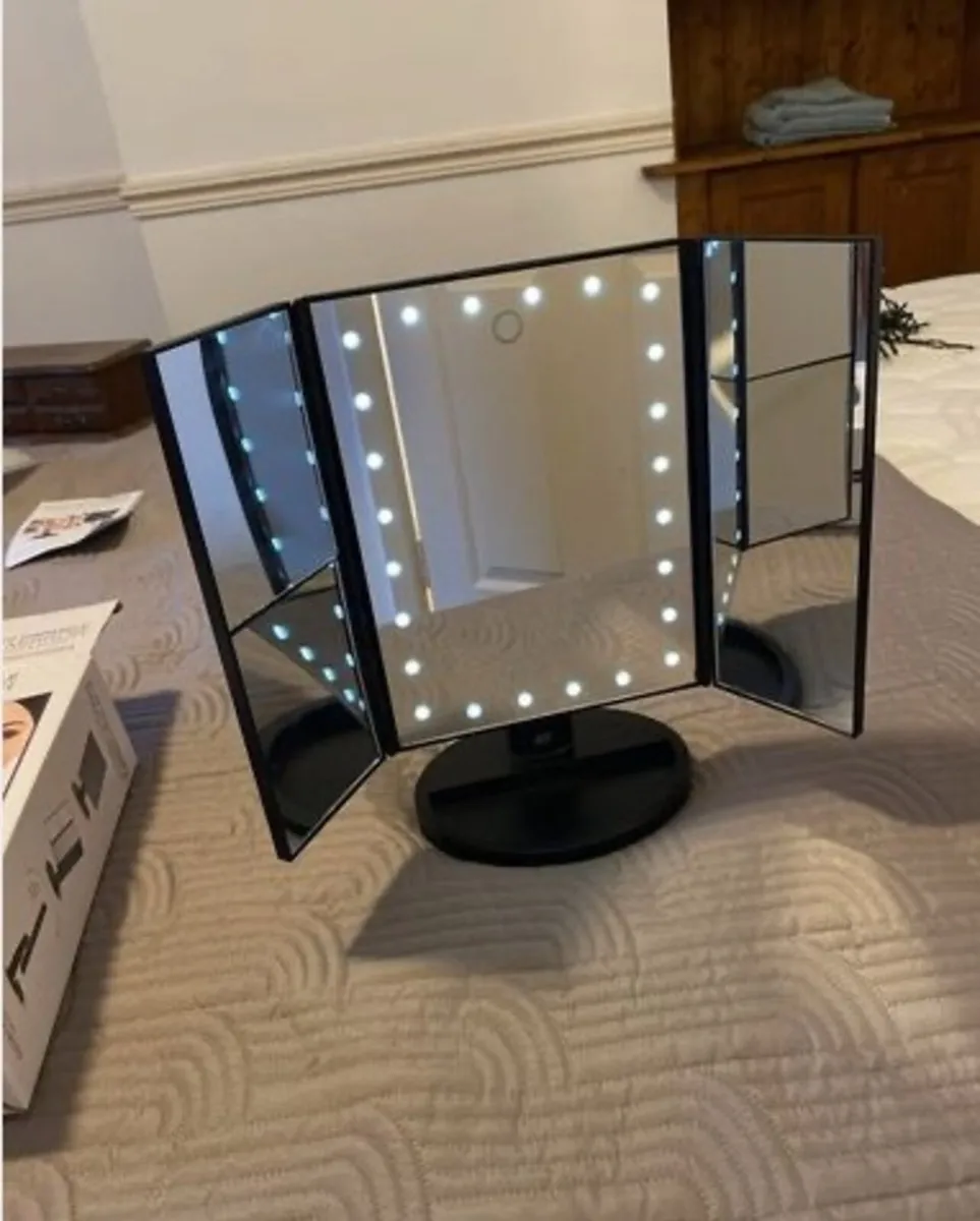 24 LED Make-Up Mirror - Image 2