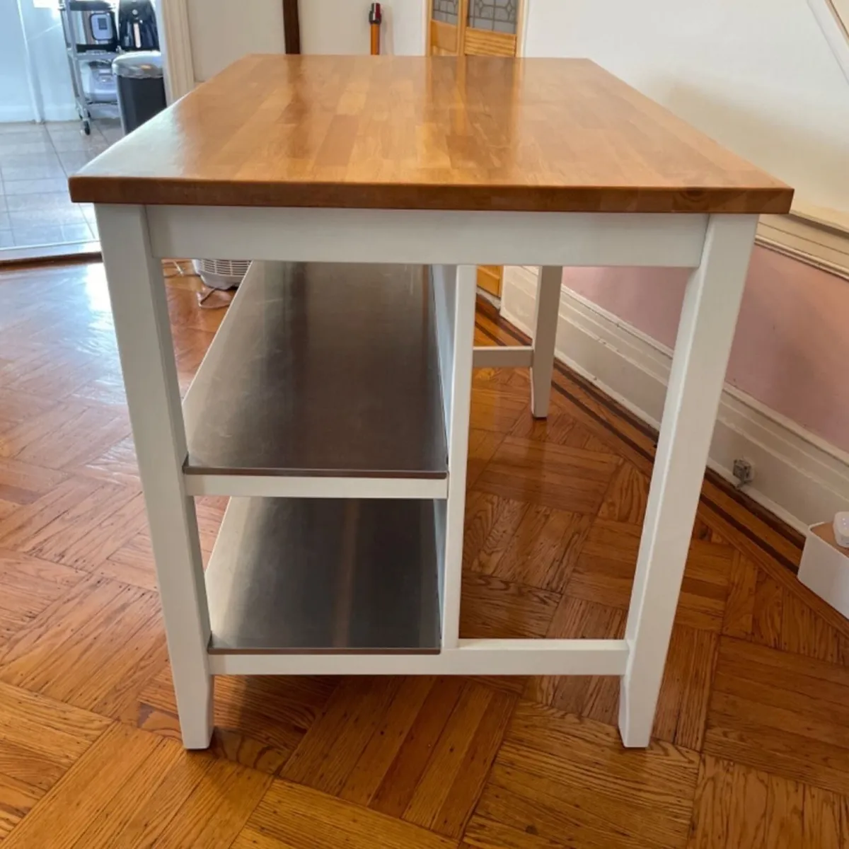 Kitchen island - Image 1