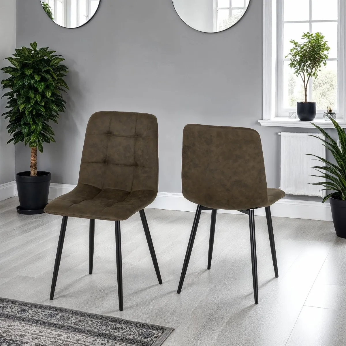 TABLE & CHAIRS - Image 3
