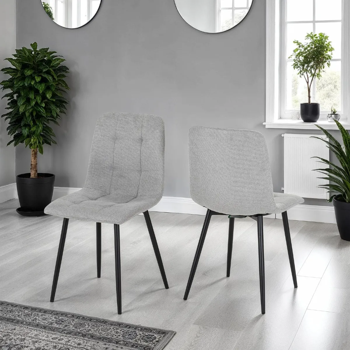 TABLE & CHAIRS - Image 4