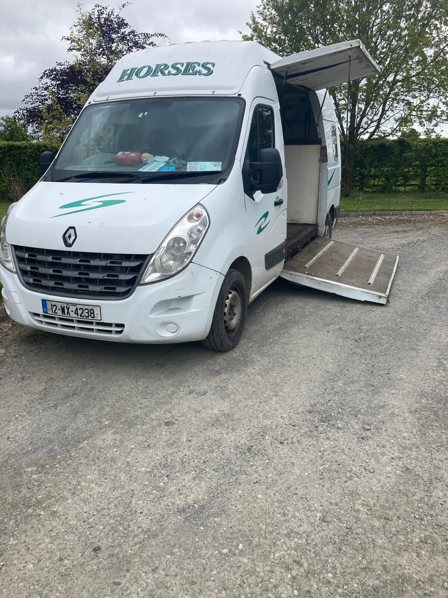 Renault Master Horse lorry - Image 3