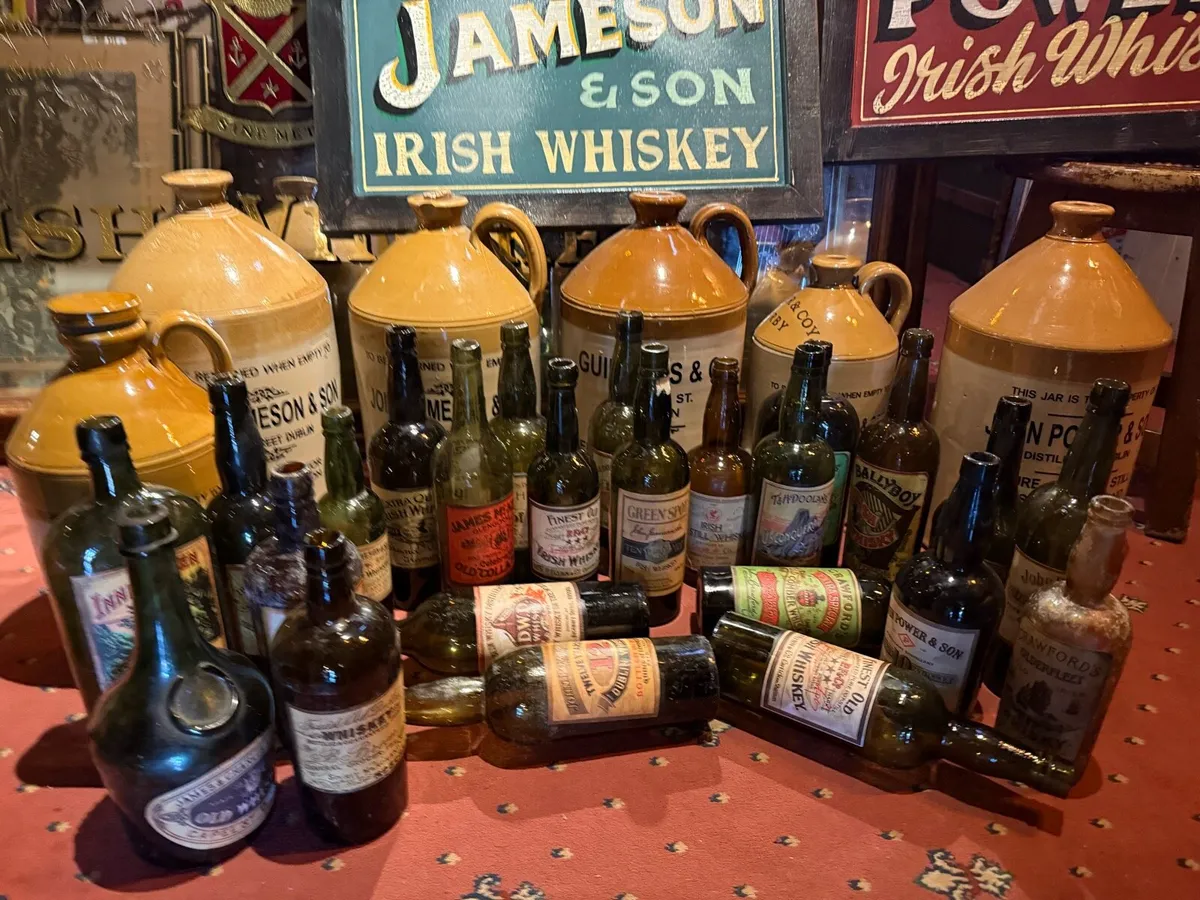 Irish pub memorabilia - Image 4