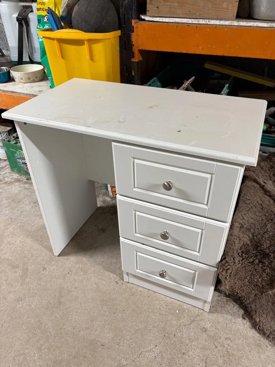 Bedroom furniture - Image 2