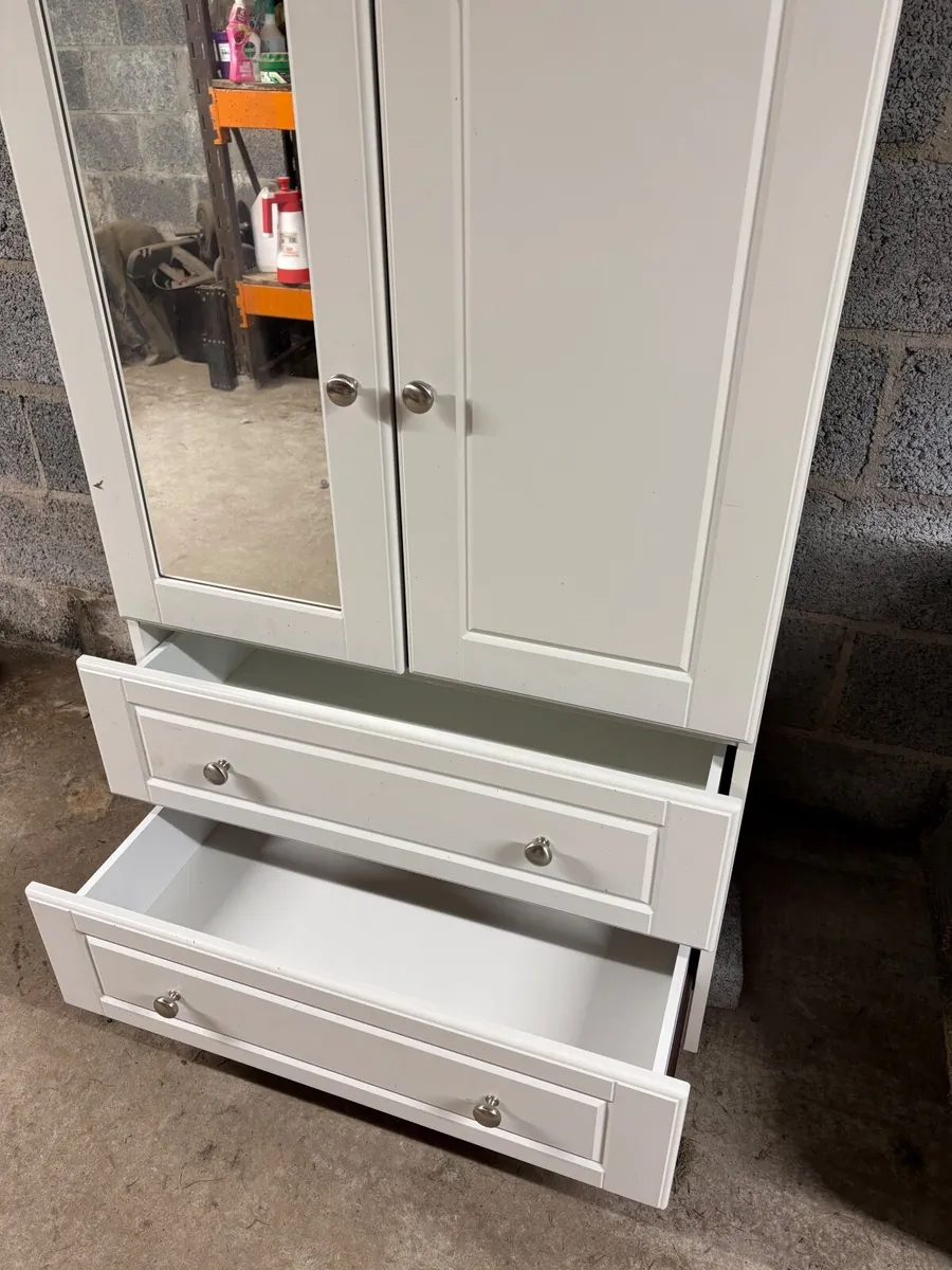 Bedroom furniture - Image 1