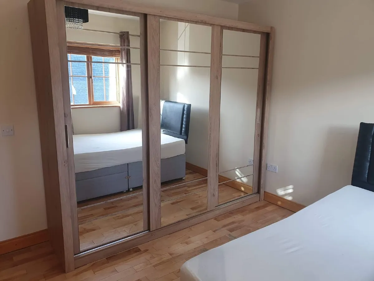 WARDROBES - Image 2