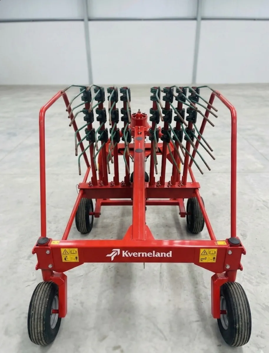 Kverneland  9032 Single Rotor Rake - Image 4