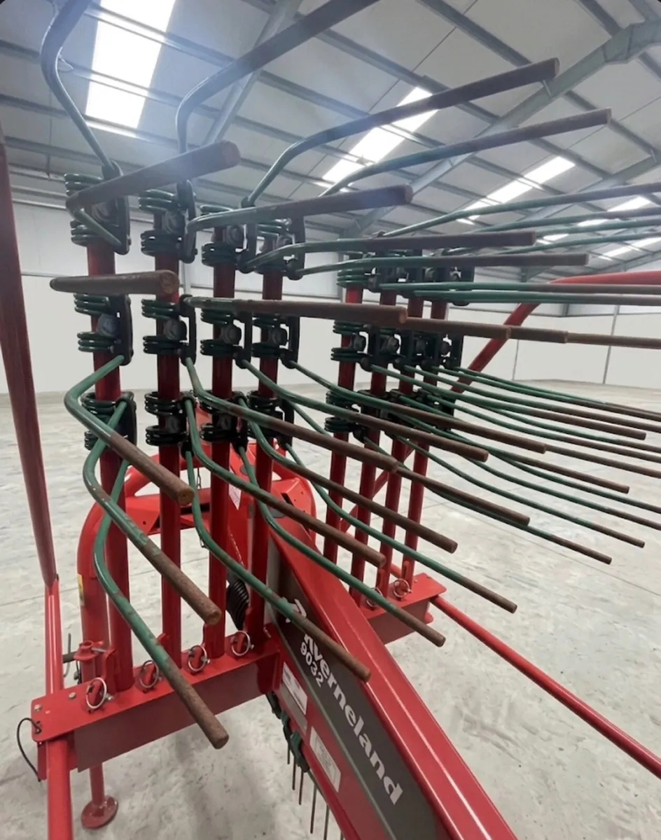 Kverneland  9032 Single Rotor Rake - Image 3