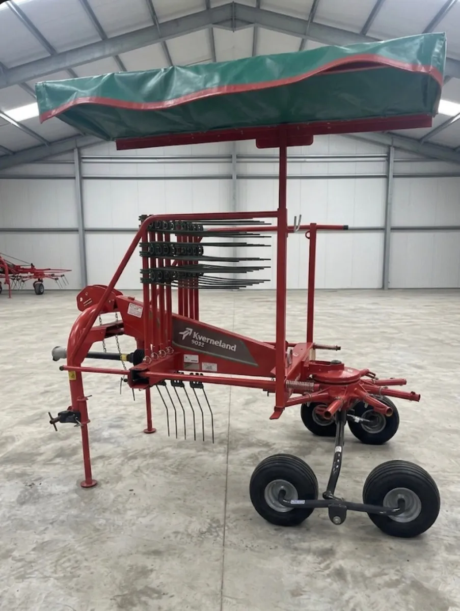 Kverneland  9032 Single Rotor Rake - Image 1
