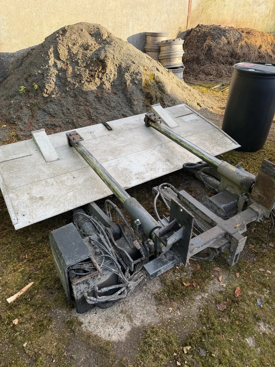 Push out tail lift 2.5 Ton - Image 1