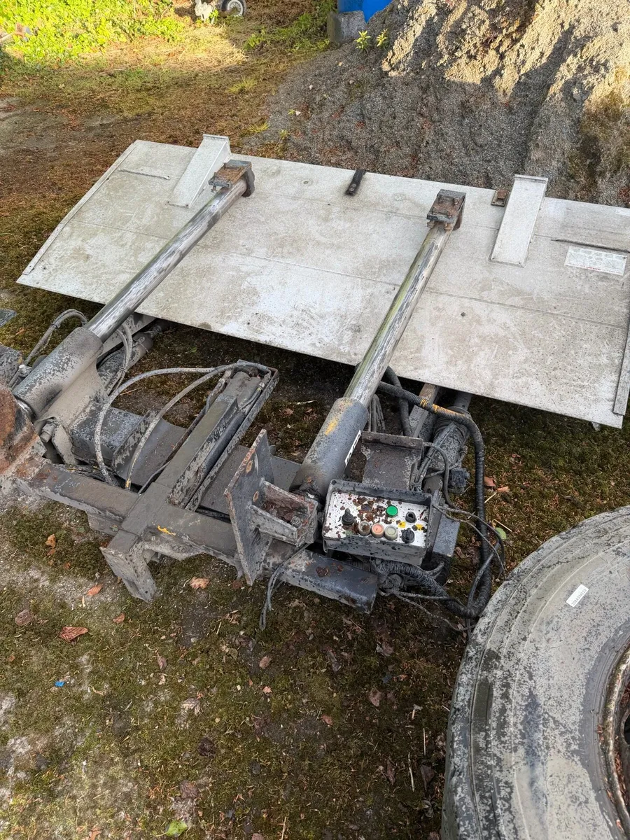 Push out tail lift 2.5 Ton - Image 2