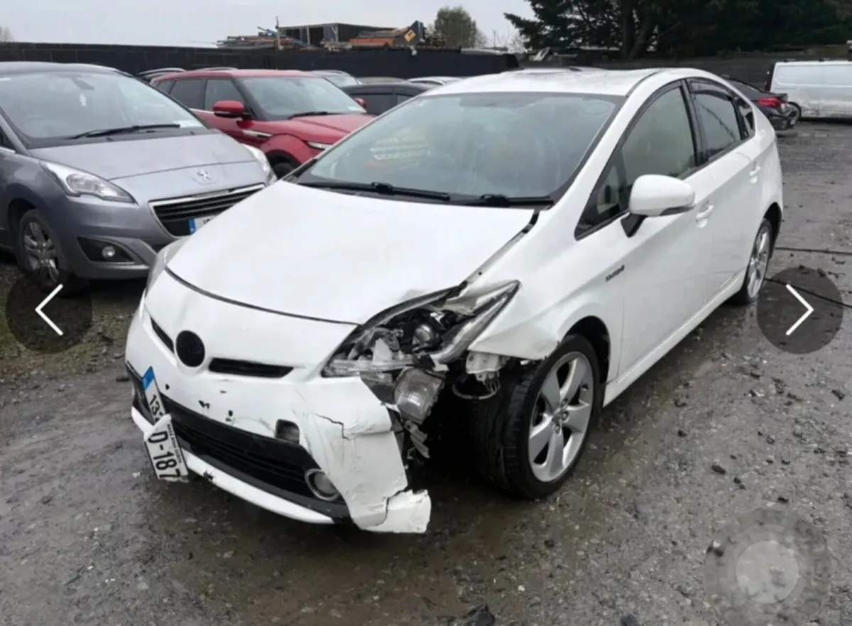 2013 Toyota Prius 1.8 Hybrid high spec - Image 2