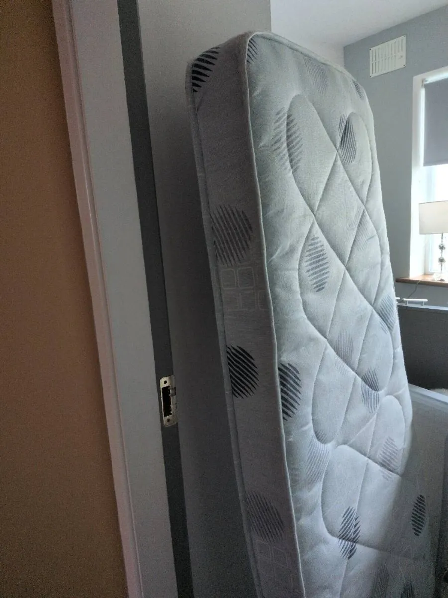 Single bed frame headboard and small guest bed - Image 2