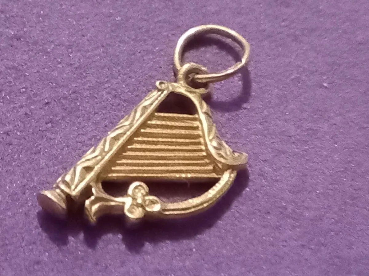 9ct gold harp.charm_ pendany