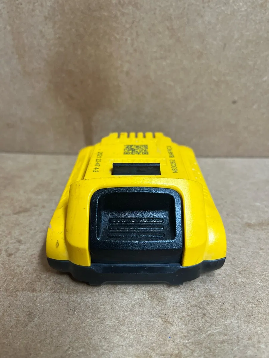 Dewalt 18v xr battery 2.0ah - Image 1