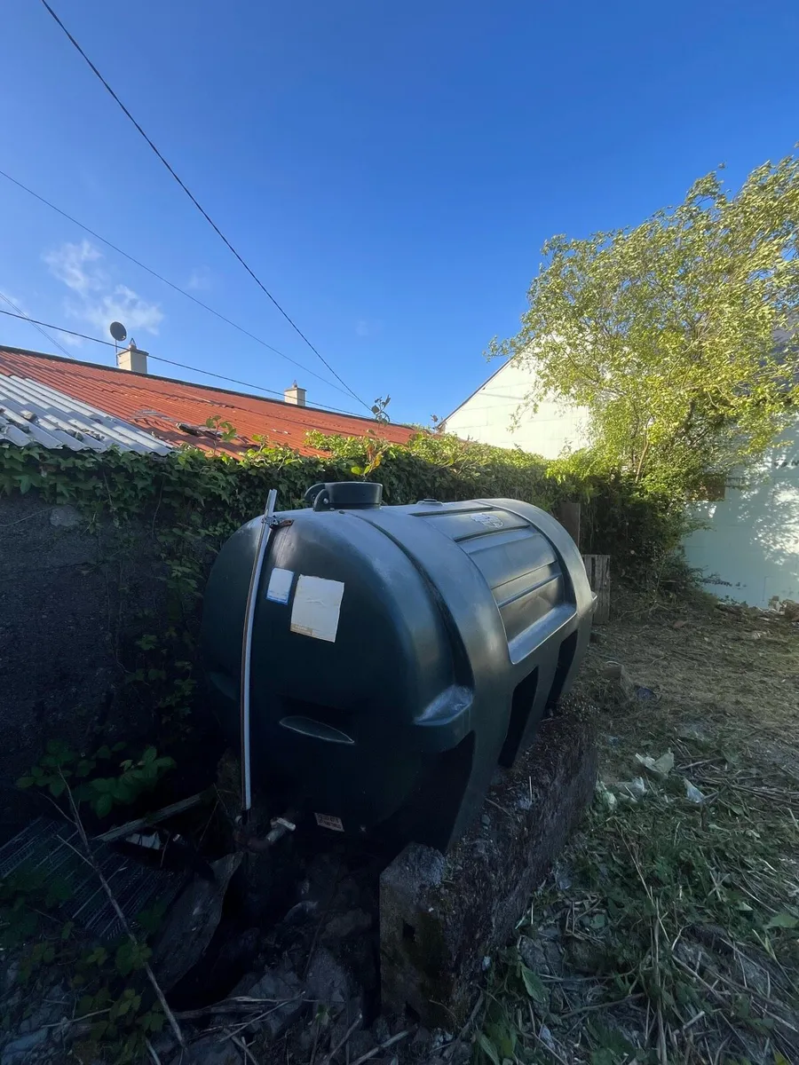 Oil tank - Image 1