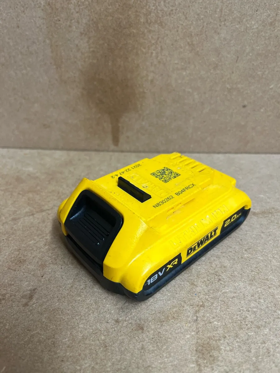 Dewalt 18v xr battery 2.0ah - Image 2