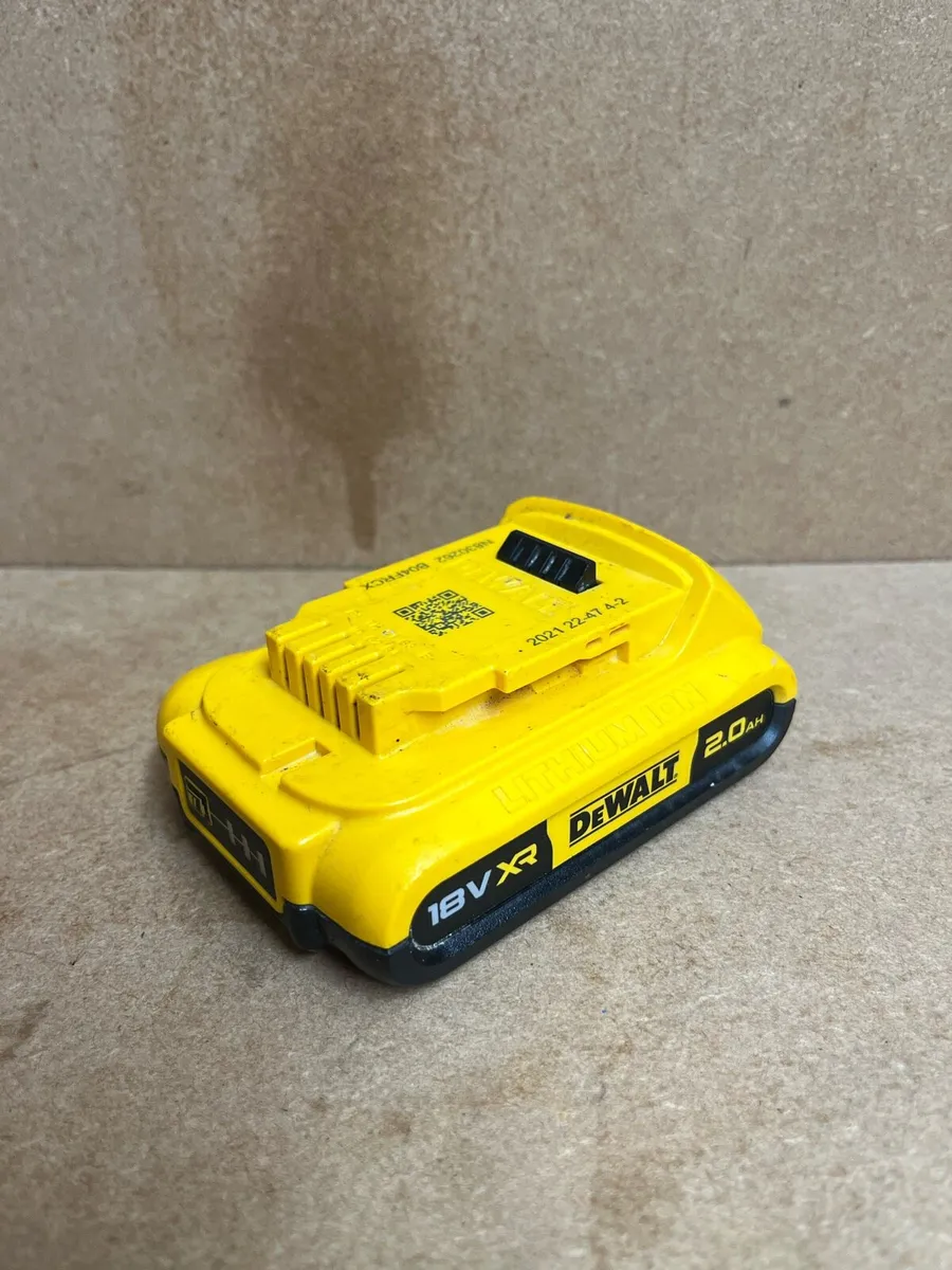 Dewalt 18v xr battery 2.0ah - Image 3