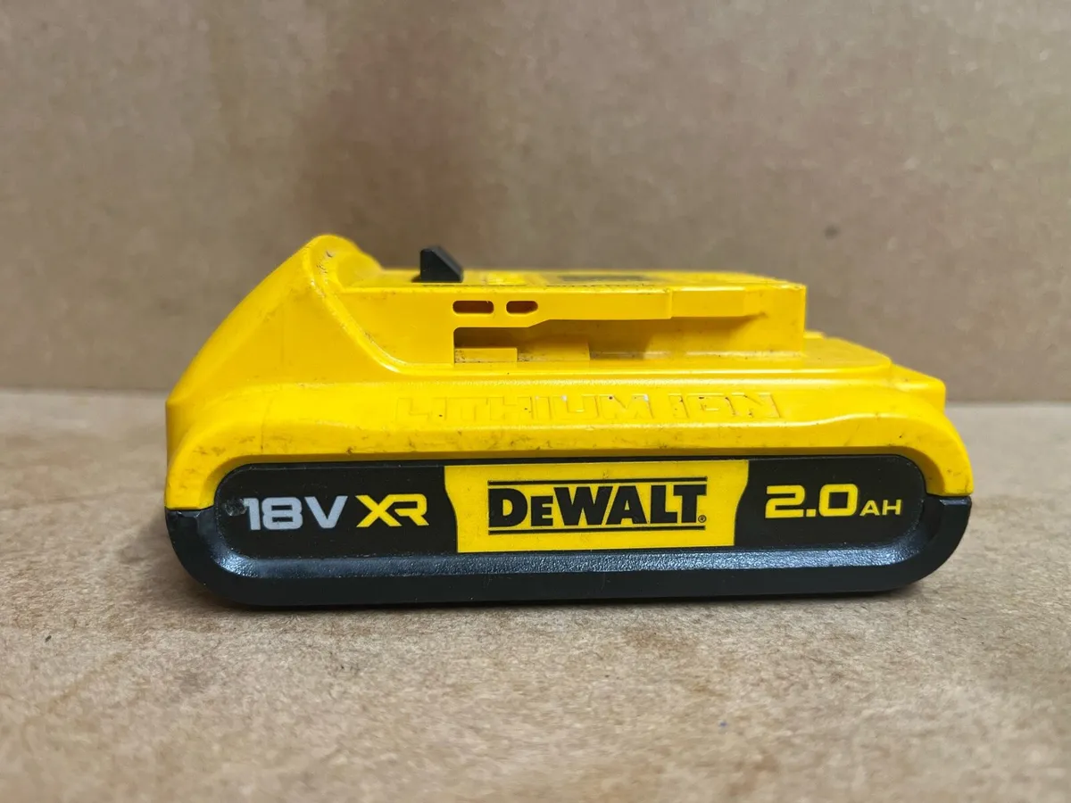Dewalt 18v xr battery 2.0ah - Image 4
