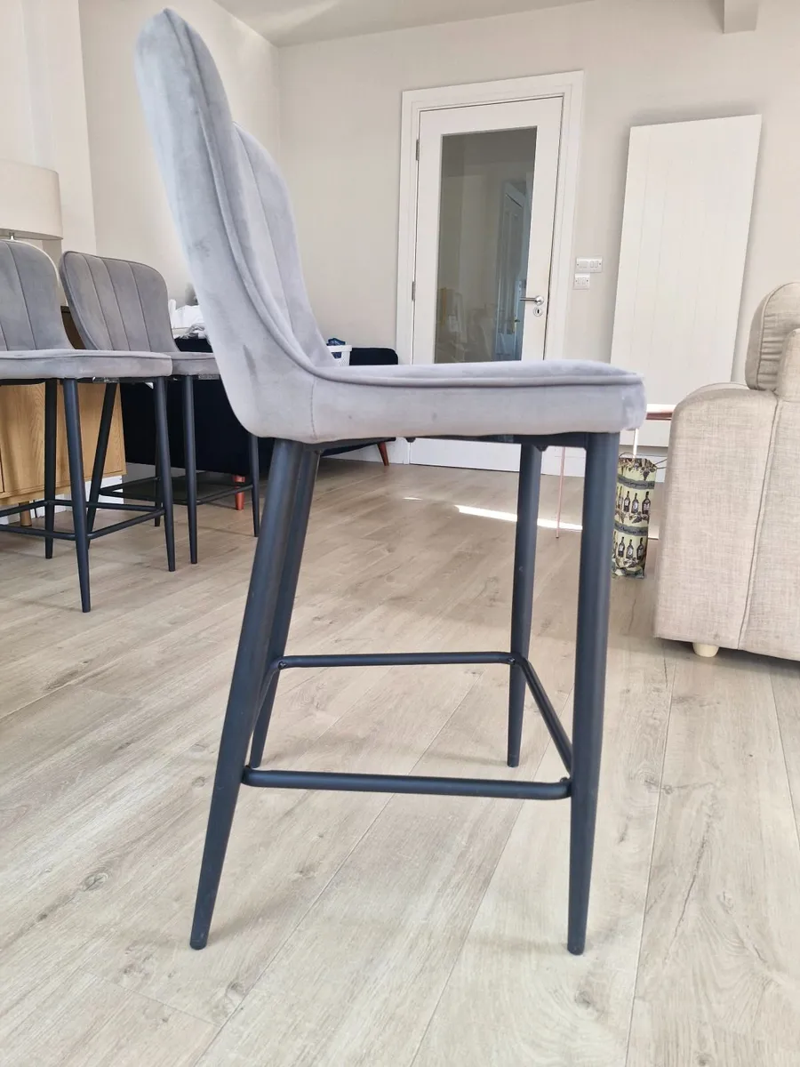 4 kitchen counter stools - Image 4