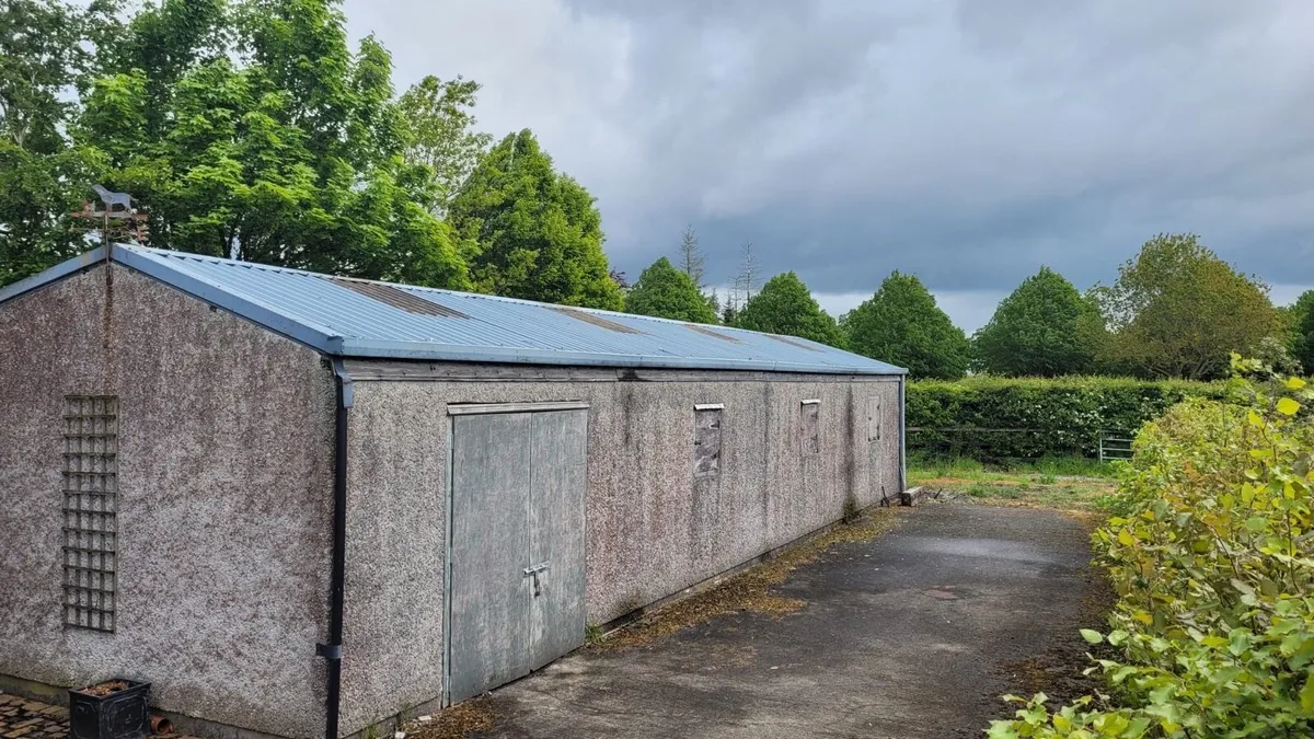 Roof and stable doors - Image 1